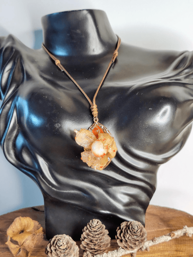 Collier physalis' naturelle et perle de verre vintage 