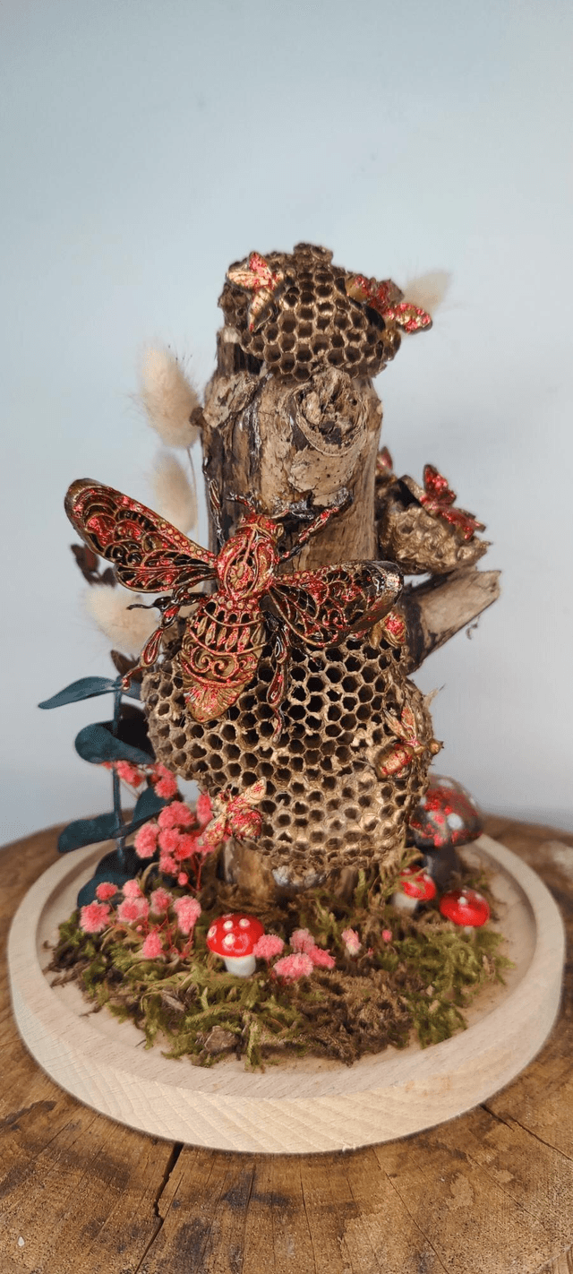 Fantasy sous cloche: les abeilles butinantes 