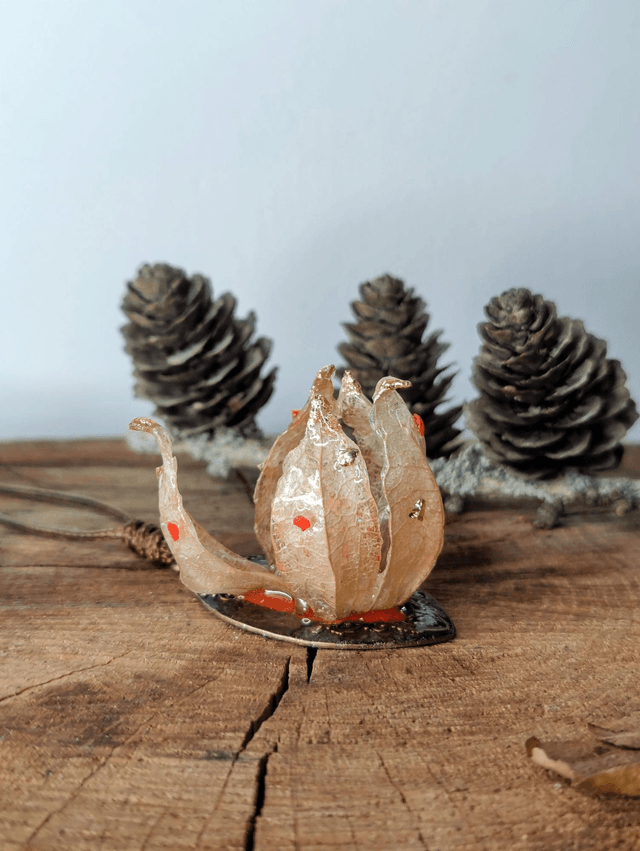 Collier physalis' naturelle et perle de verre vintage 