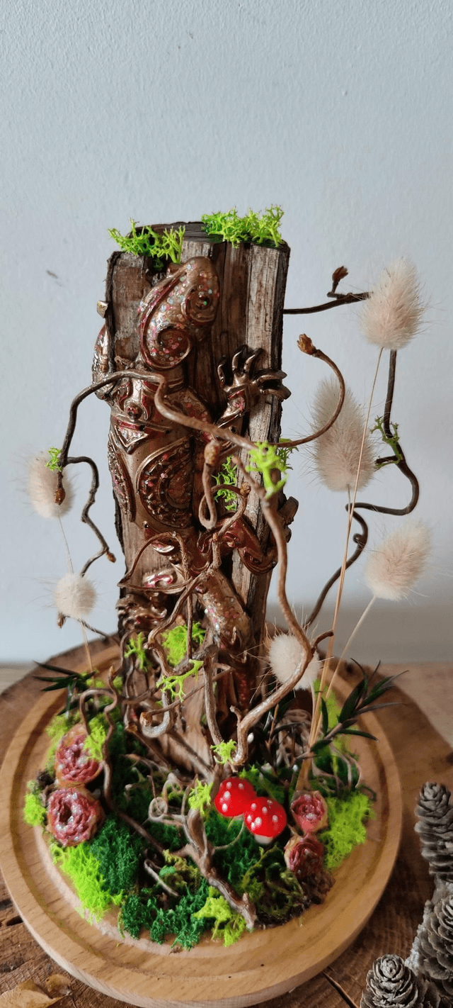 Curiosité : Le lézard et branches mystique