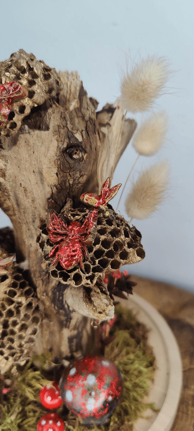 Fantasy sous cloche: les abeilles butinantes 
