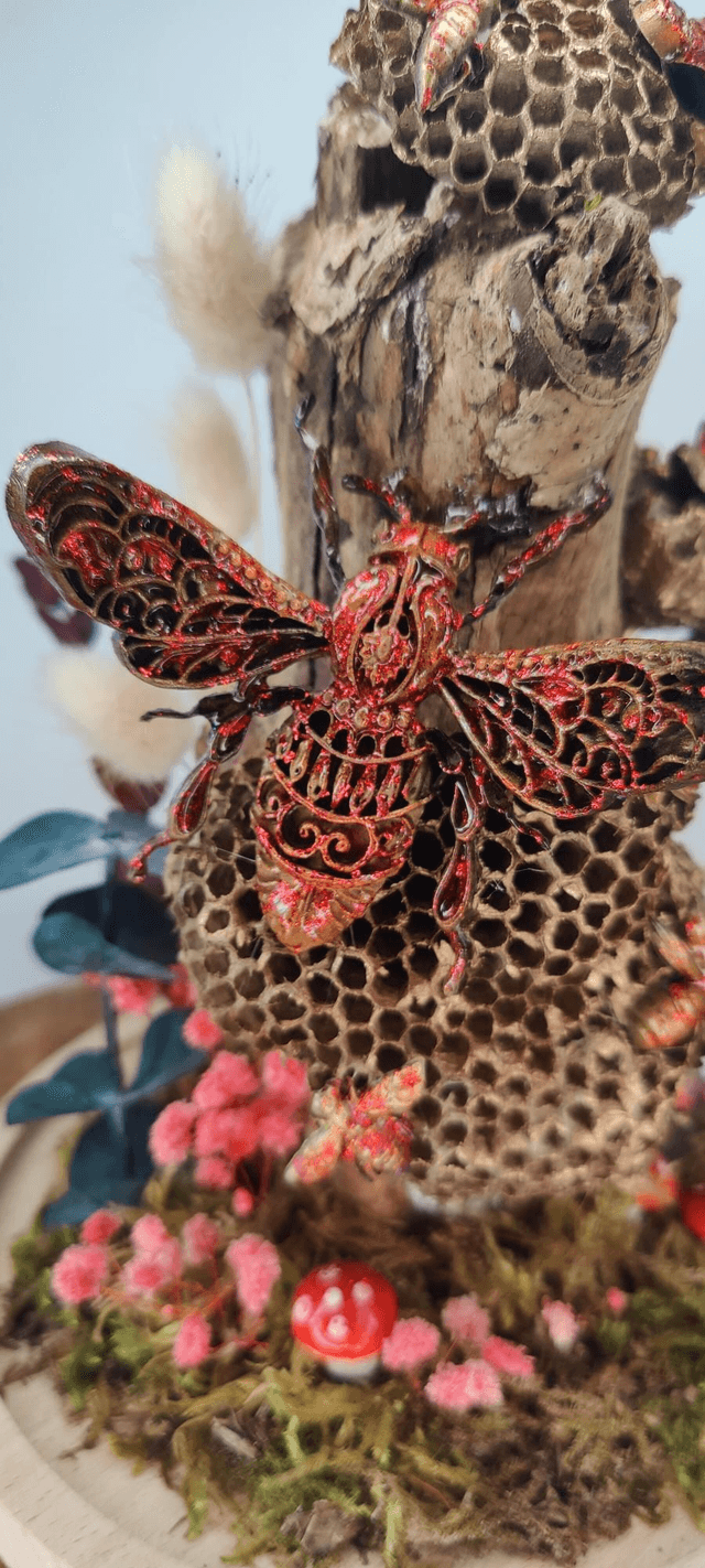 Fantasy sous cloche: les abeilles butinantes 